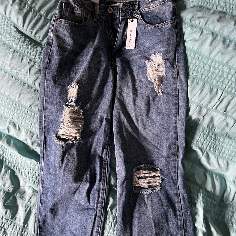 Rue21 High-Rise Straight leg Jeans distressed size 5 new with tag